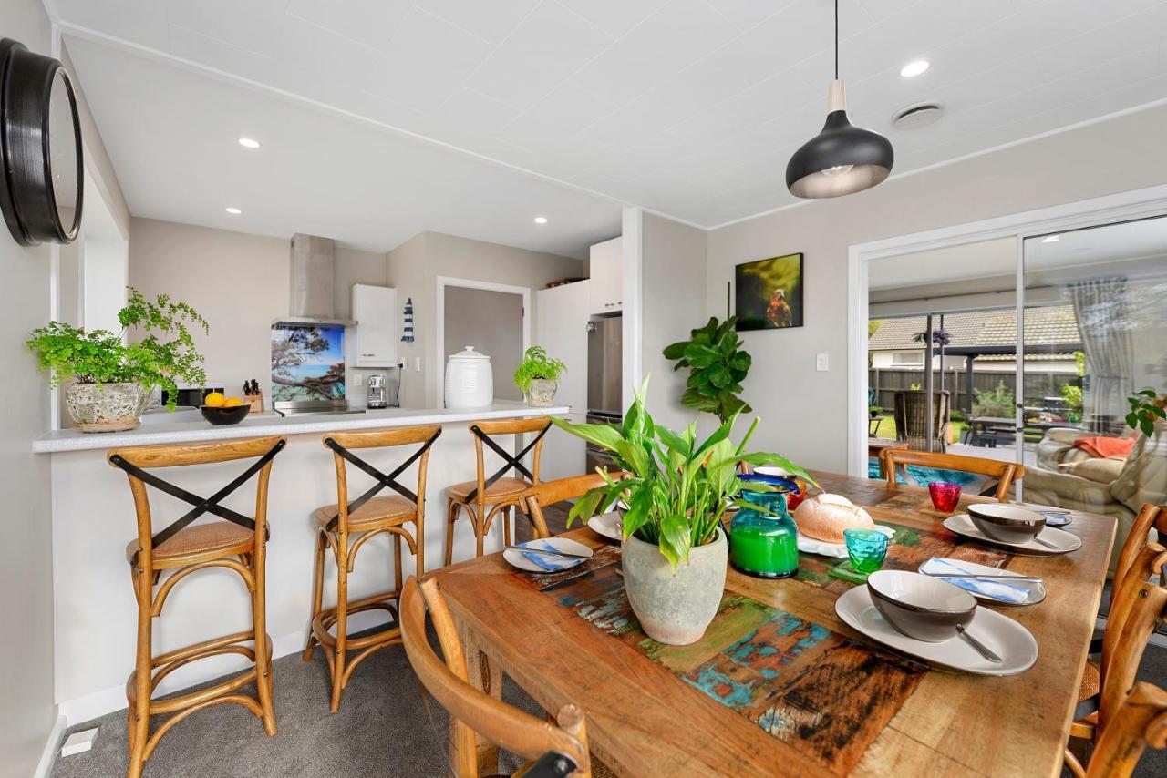 Leave Of Absence - Christchurch Holiday Home ภายนอก รูปภาพ