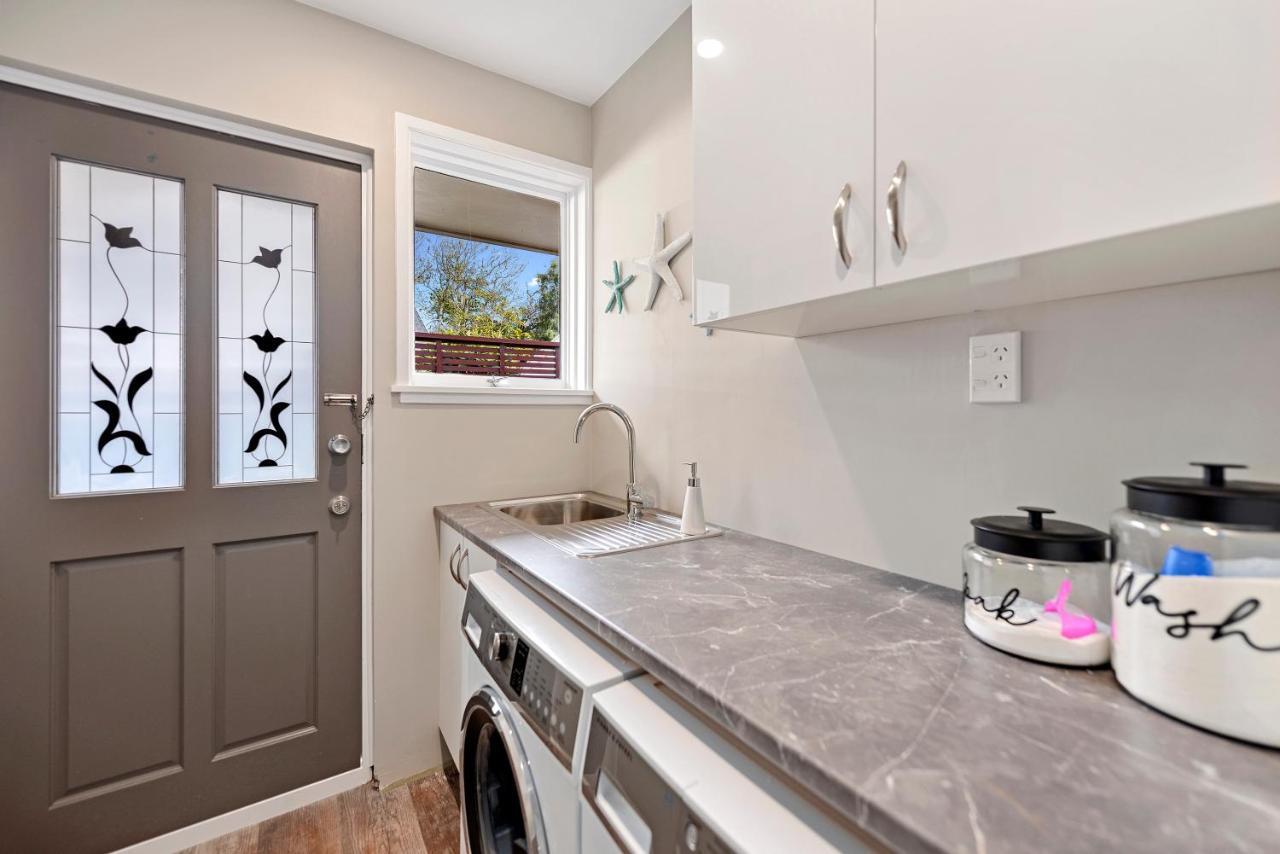 Leave Of Absence - Christchurch Holiday Home ภายนอก รูปภาพ