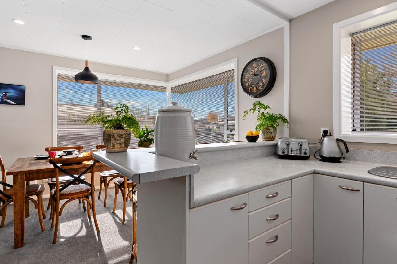 Leave Of Absence - Christchurch Holiday Home ภายนอก รูปภาพ