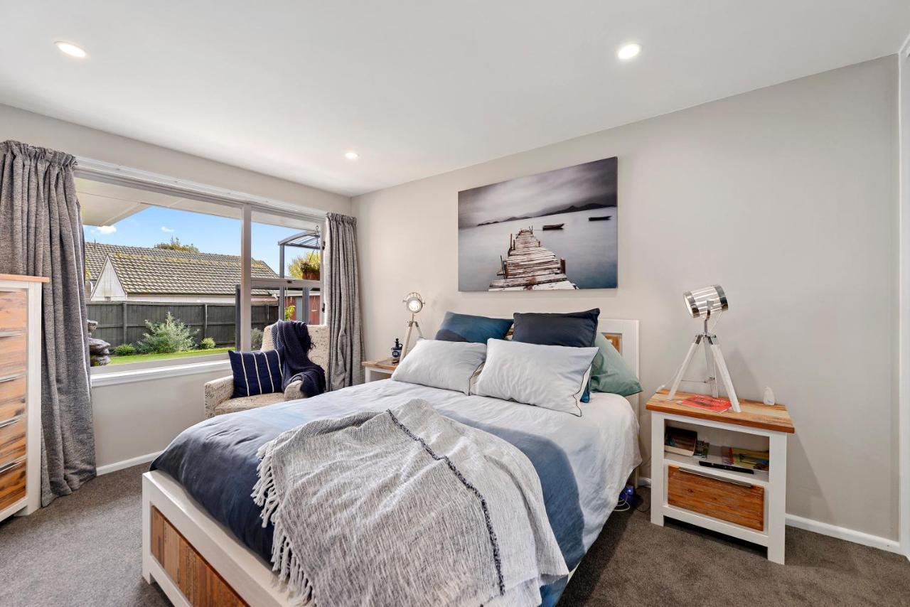 Leave Of Absence - Christchurch Holiday Home ภายนอก รูปภาพ